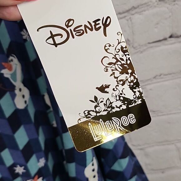 LuLaRoe OLAF Print Perfect T Shirt Disney Frozen Swing Tee Blue Knit Top Small - Picture 8 of 9
